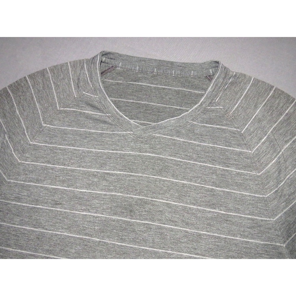 Lululemon Short Sleeved Gray Striped Stretch V-Neck Casual‎ T-Shirt Men's Medium